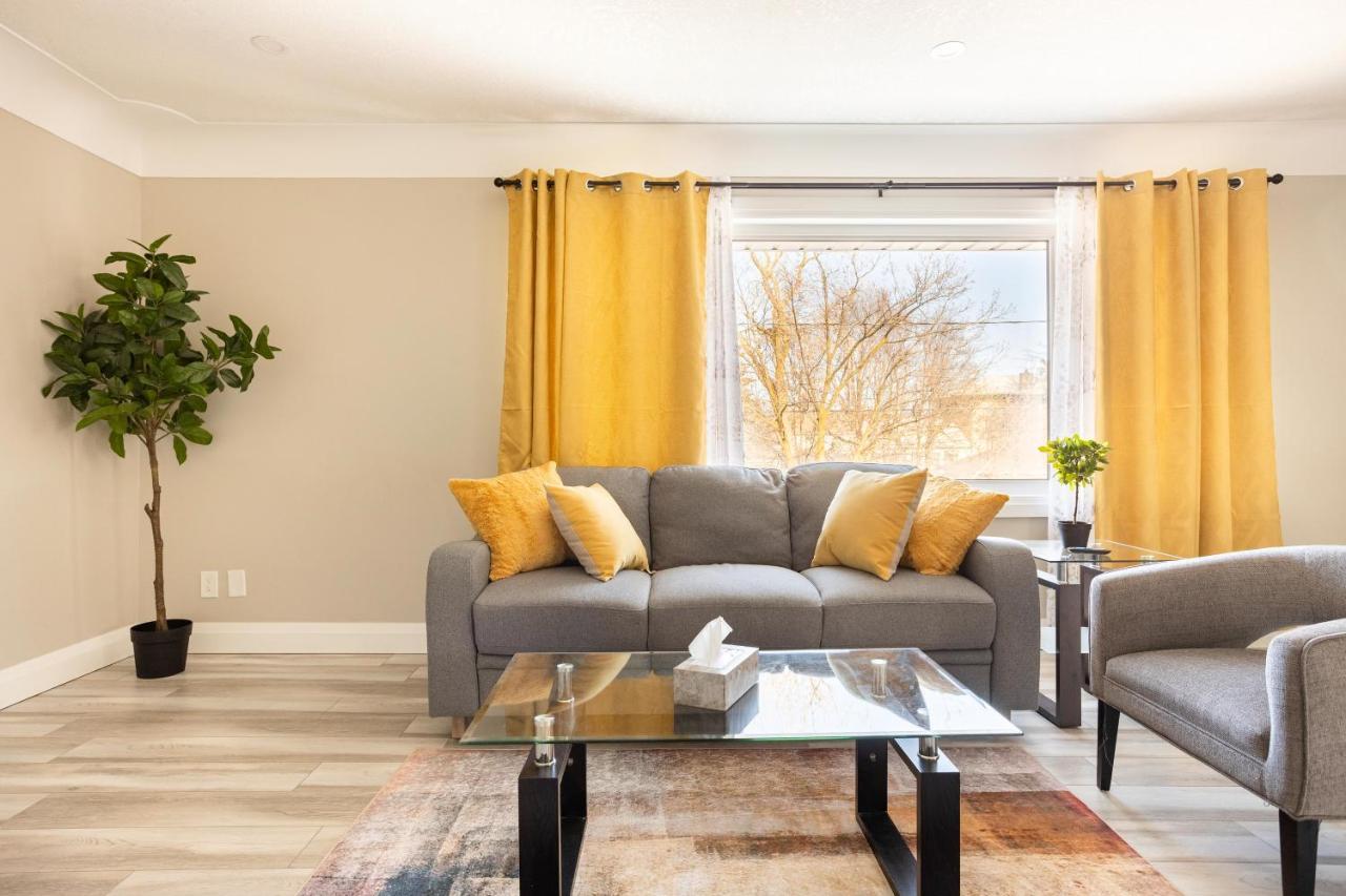 Entire 2 Bedroom Apartment Downtown - U3 Waterloo Exterior photo