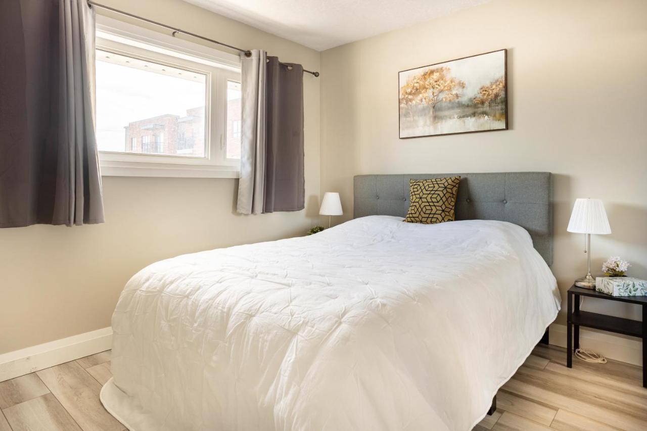 Entire 2 Bedroom Apartment Downtown - U3 Waterloo Exterior photo