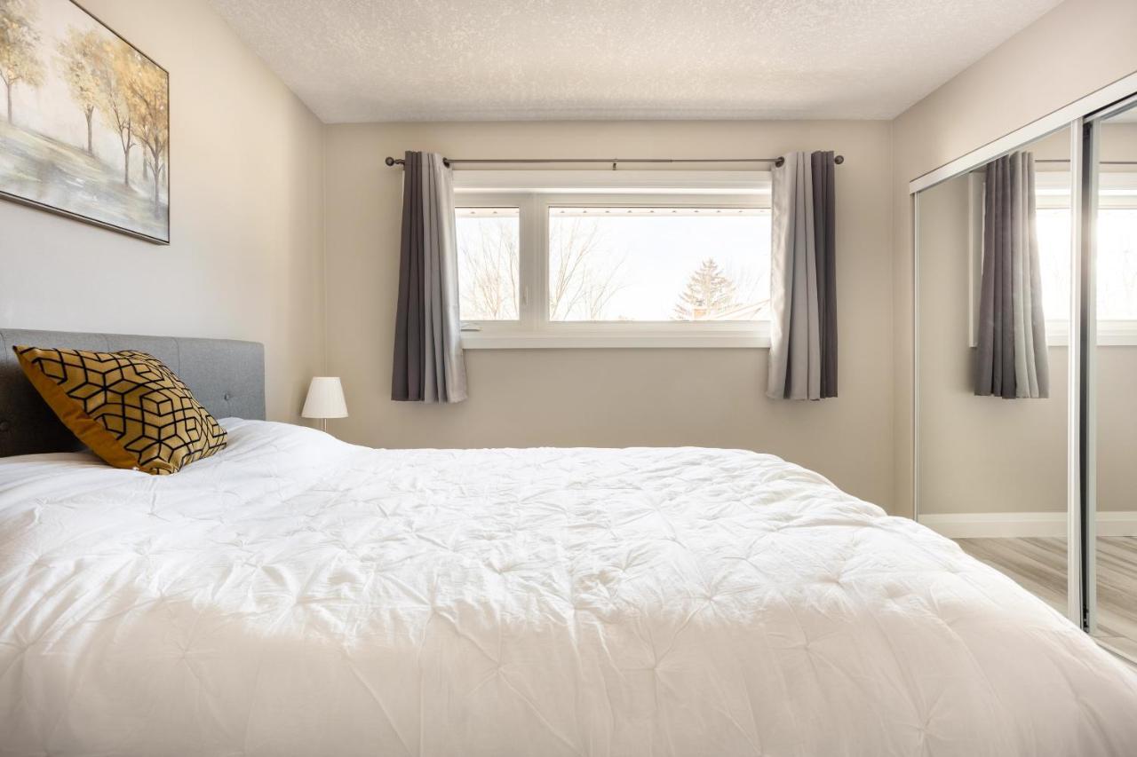 Entire 2 Bedroom Apartment Downtown - U3 Waterloo Exterior photo